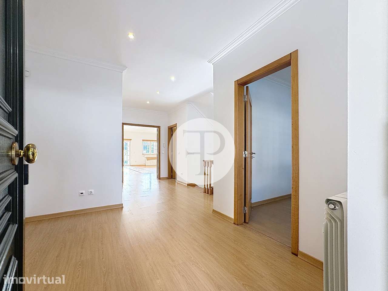 Moradia T5 com piscina no Nadadouro | 408 m² | Lote de 809 m² - Grande imagem: 3/60