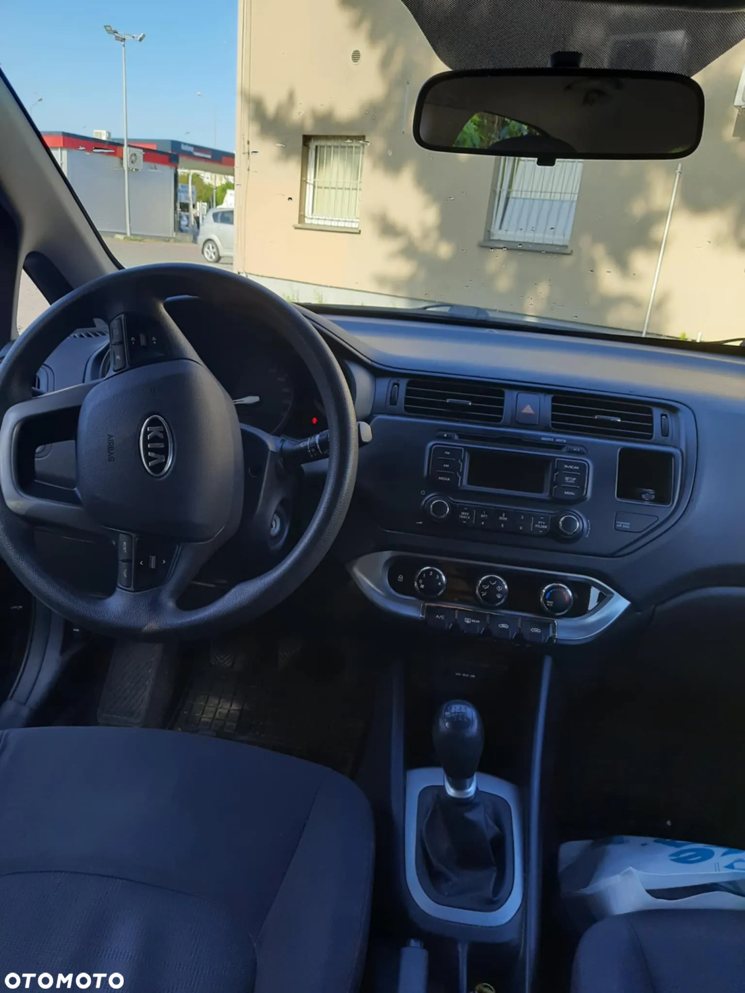 Kia Rio 1.4 L - 6