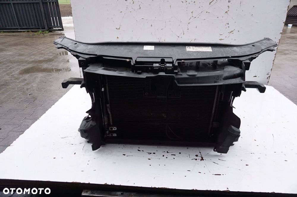 PAS PRZEDNI CHŁODNICE VOLKSWAGEN PASSAT B7 2.0 TDI - 1