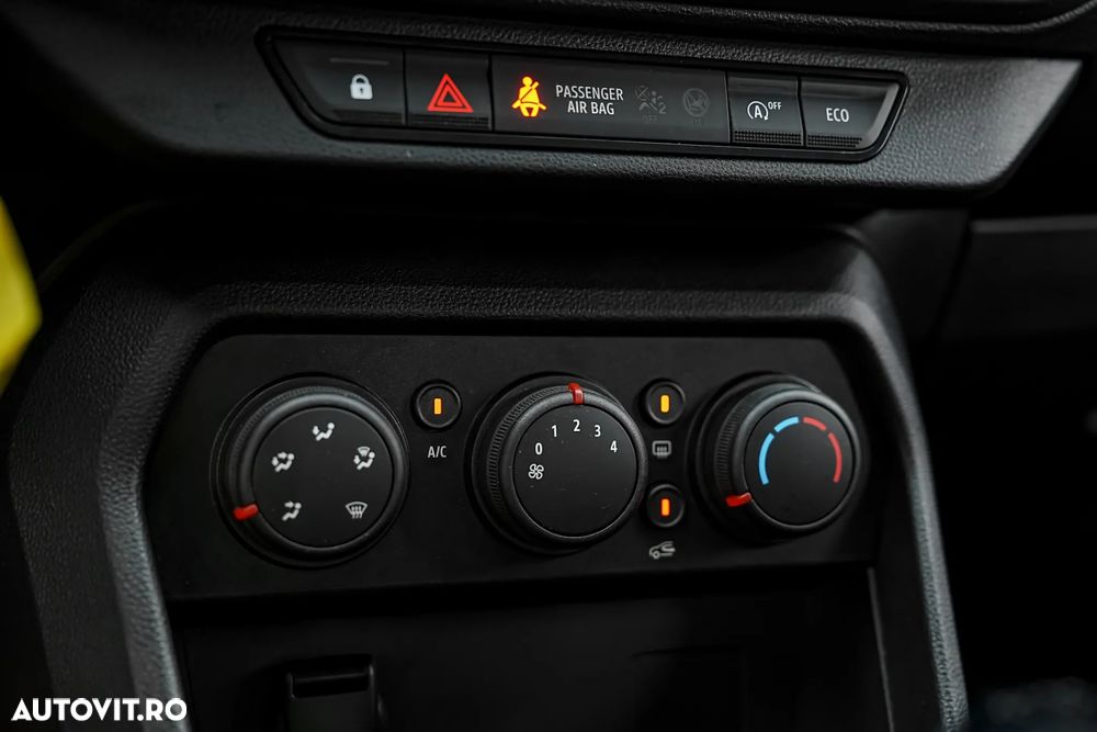 Dacia Logan TCe 90 Essential - 32