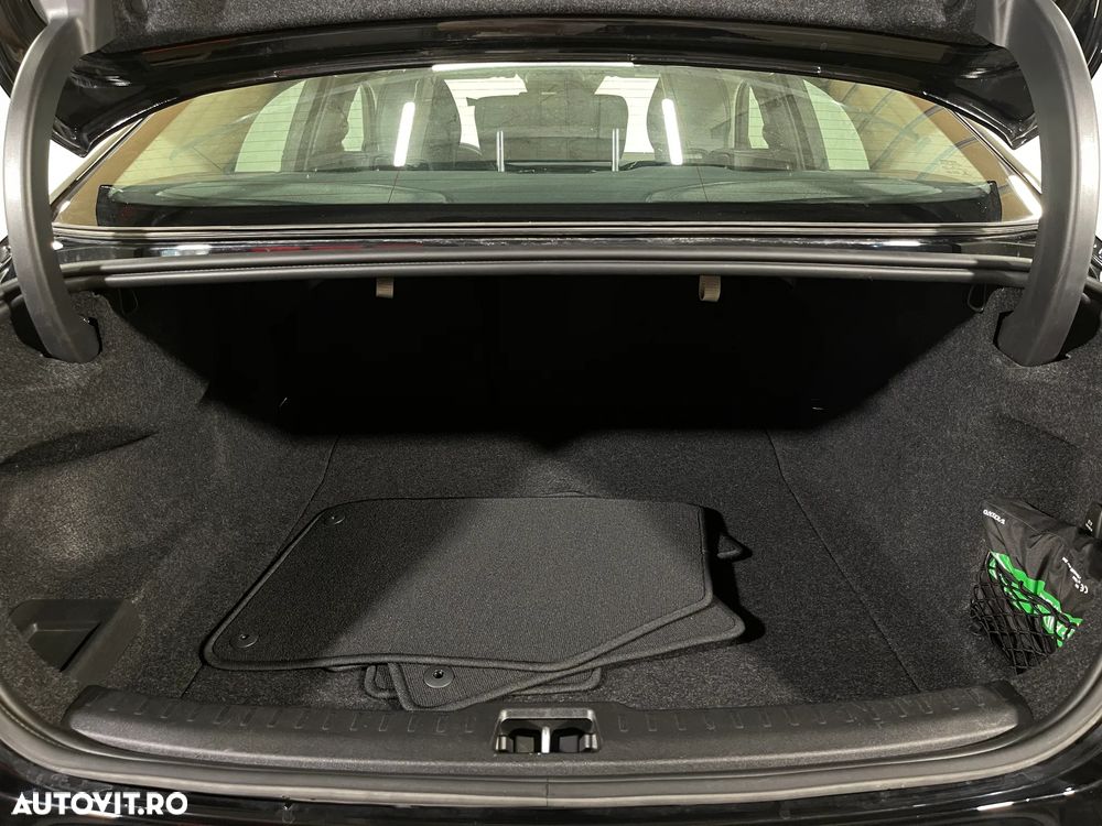 Volvo S60 B4 MHEV AT Plus Dark - 13