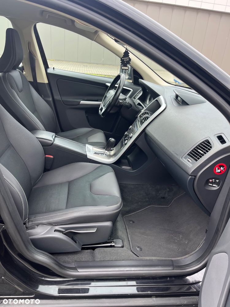 Volvo XC 60 D3 Momentum - 6