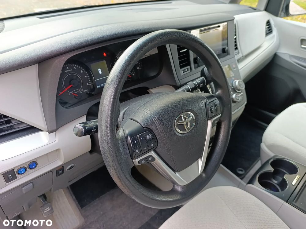 Toyota Sienna 3.5 V6 - 14