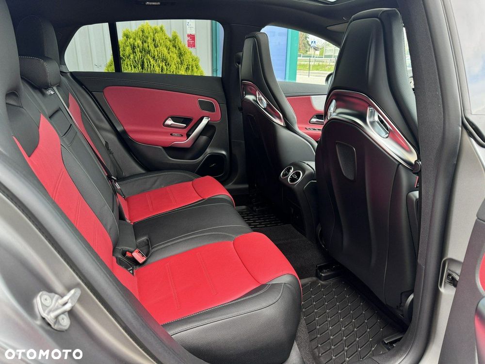Mercedes-Benz CLA AMG 45 S 4-Matic+ 8G-DCT - 23