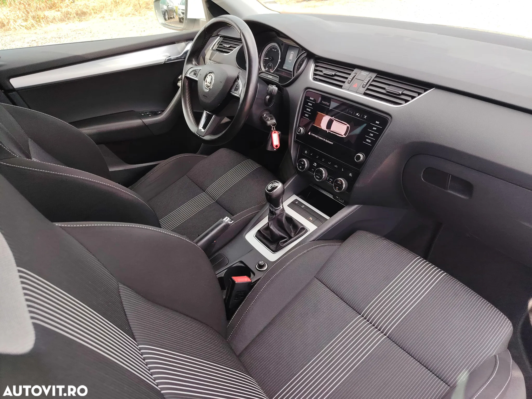 Skoda Octavia Combi 1.6 TDI Sport Edition - 10