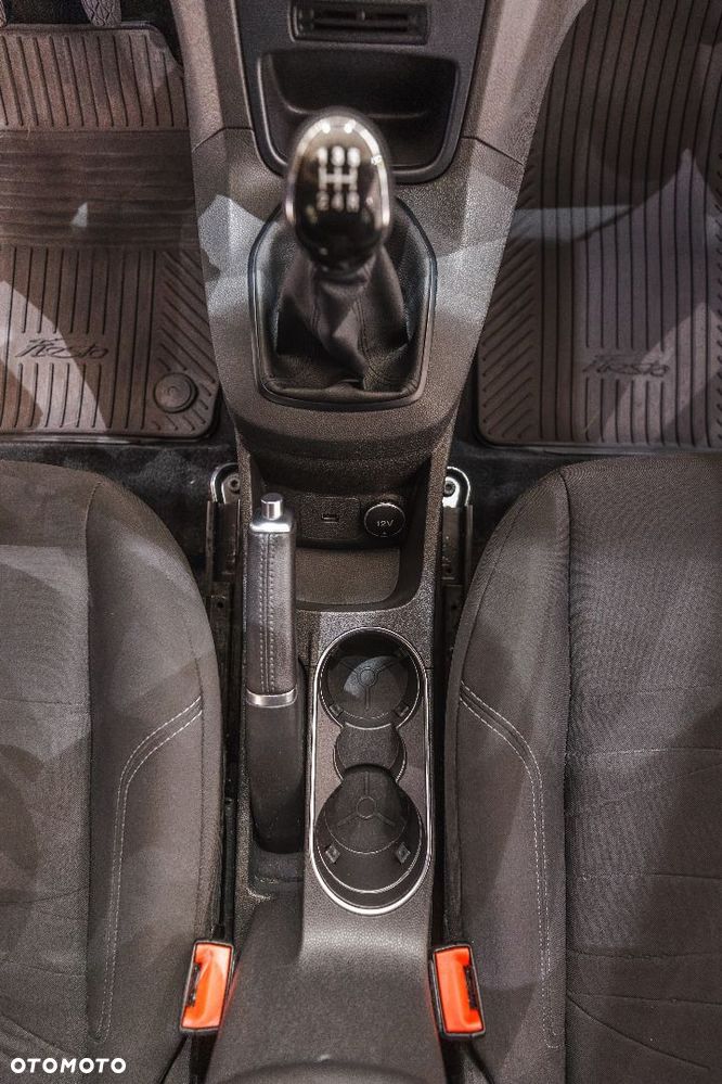 Ford Fiesta - 32