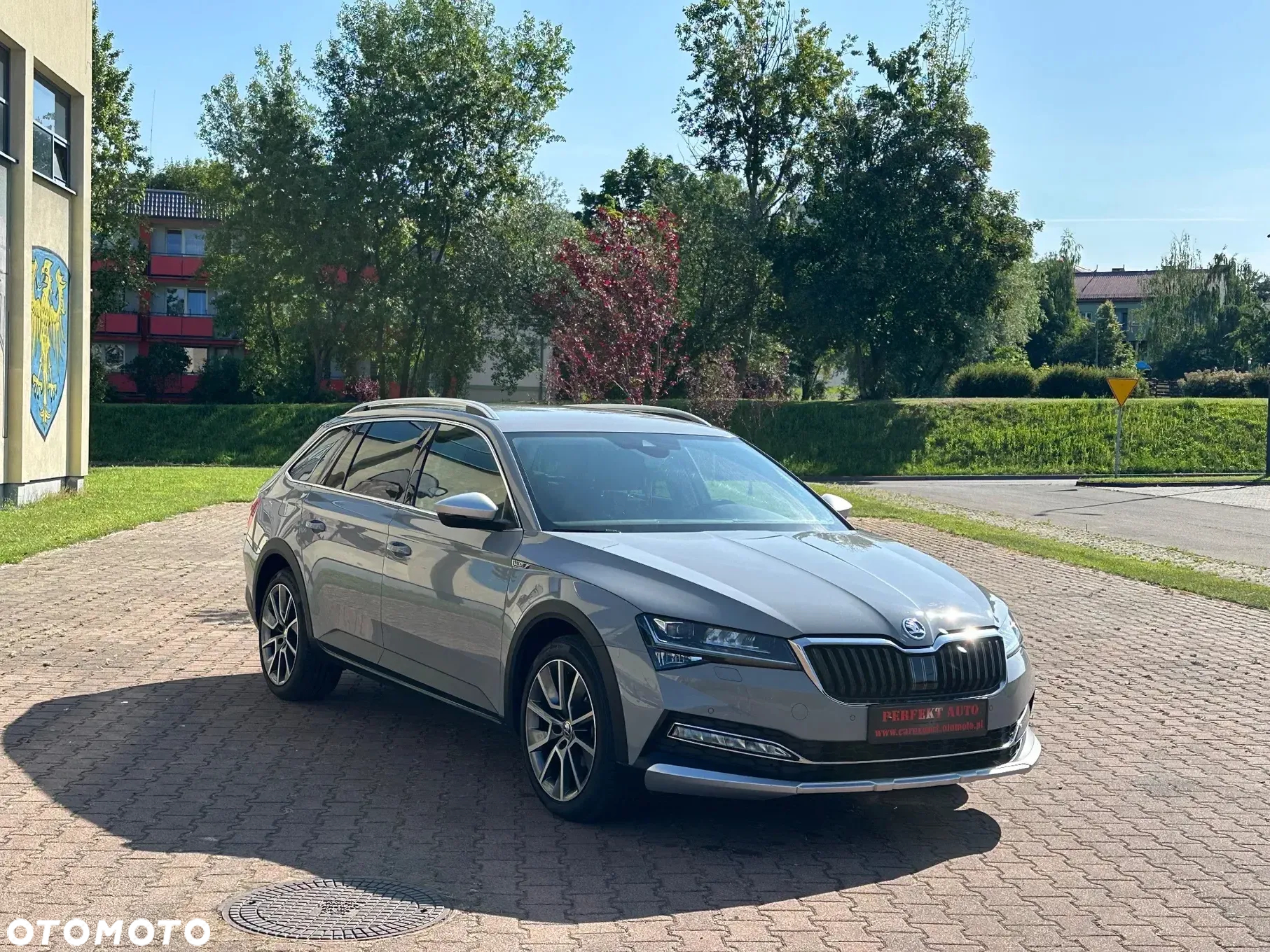 Skoda Superb Combi 2.0 TDI 4x4 DSG Scout - 14