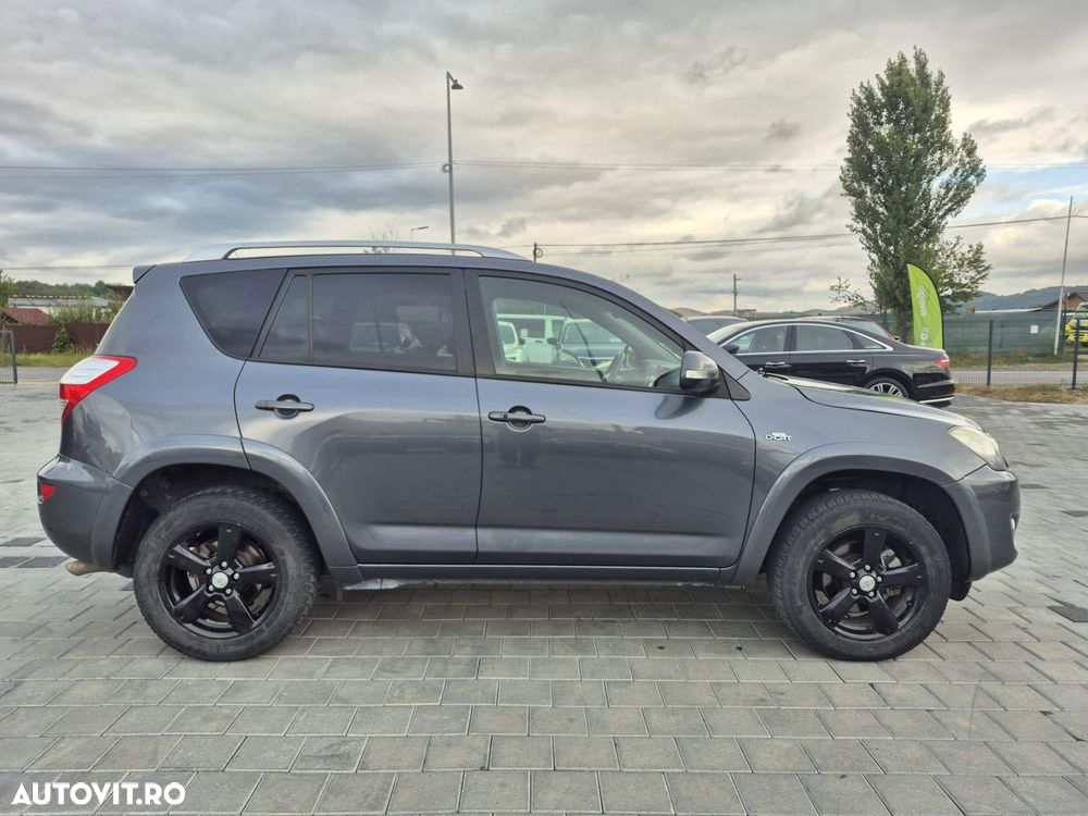Toyota RAV4 - 6