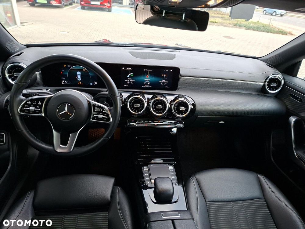 Mercedes-Benz CLA 200 Progressive 7G-DCT - 16
