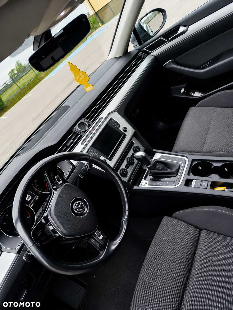 Volkswagen Passat - 8