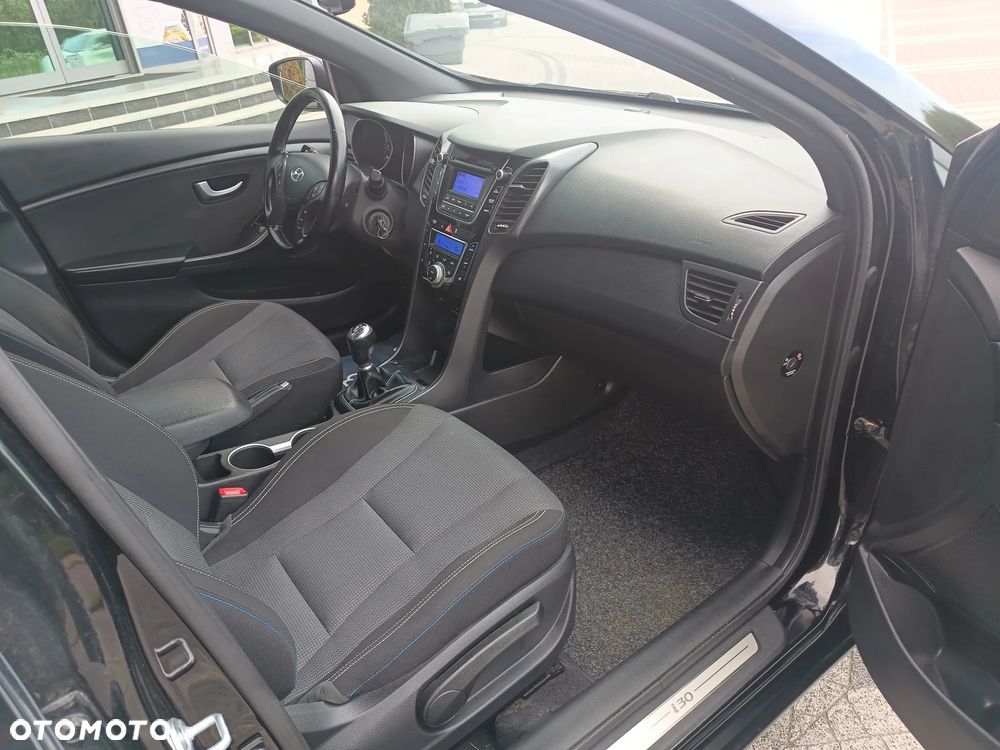 Hyundai i30 blue 1.6 CRDi Style - 9