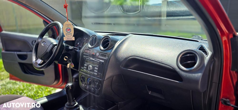 Ford Fiesta 1.4 TDCI Ambiente - 8