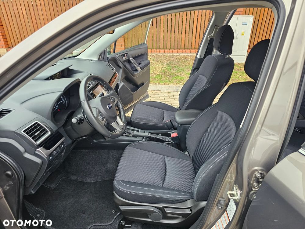 Subaru Forester 2.0 i Exclusive Lineartronic - 10