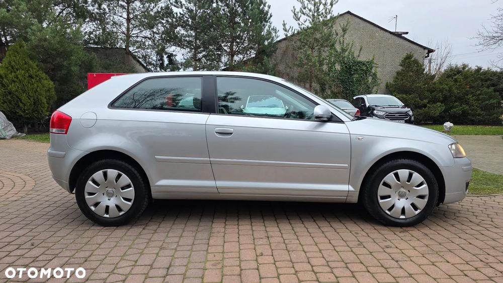 Audi A3 3-drzwiowe 1.6 Attraction - 13
