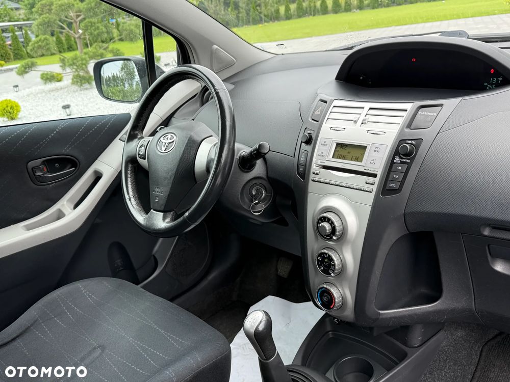 Toyota Yaris 1.3 VVT-i Sol - 11