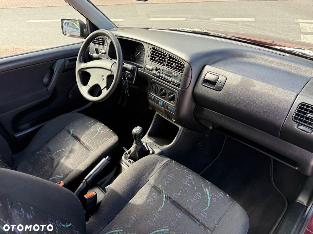 Volkswagen Golf 1.6 GL - 10