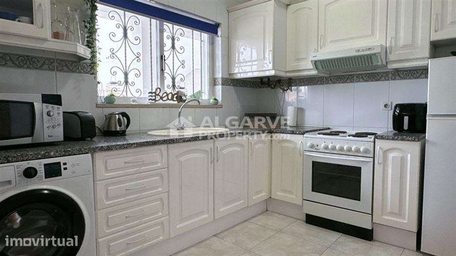 Bonito apartamento T1+1 perto da Praia da Galé e Golfe Salgados - Grande imagem: 4/12
