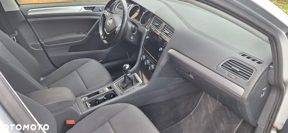 Volkswagen Golf - 11