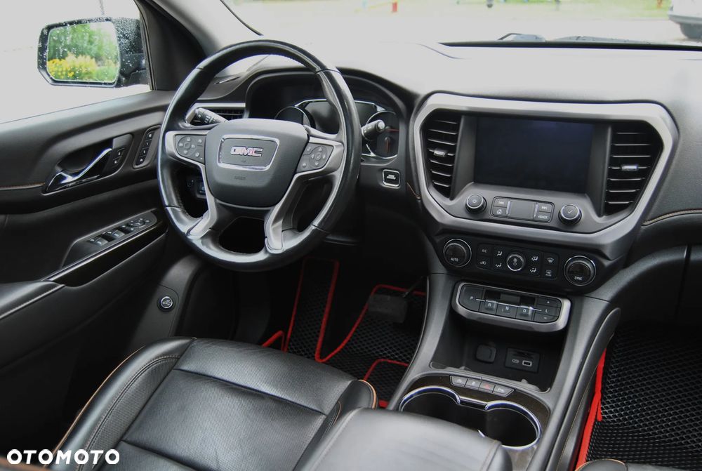 GMC Acadia - 12