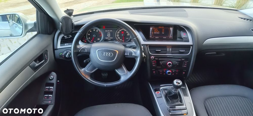 Audi A4 Limousine - 8