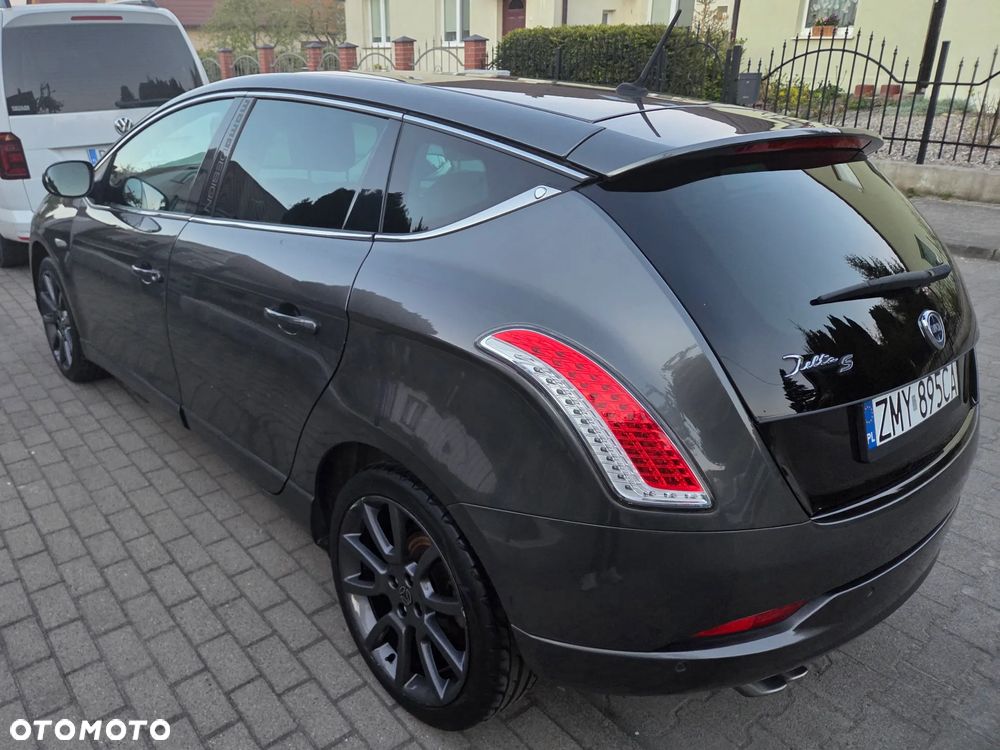 Lancia Delta 1.6 MJ S by Momo - 2