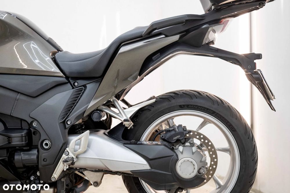 Honda VFR - 19