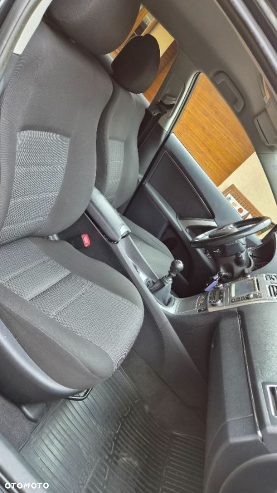 Toyota Avensis Touring Sports 1.8 Business Edition - 25