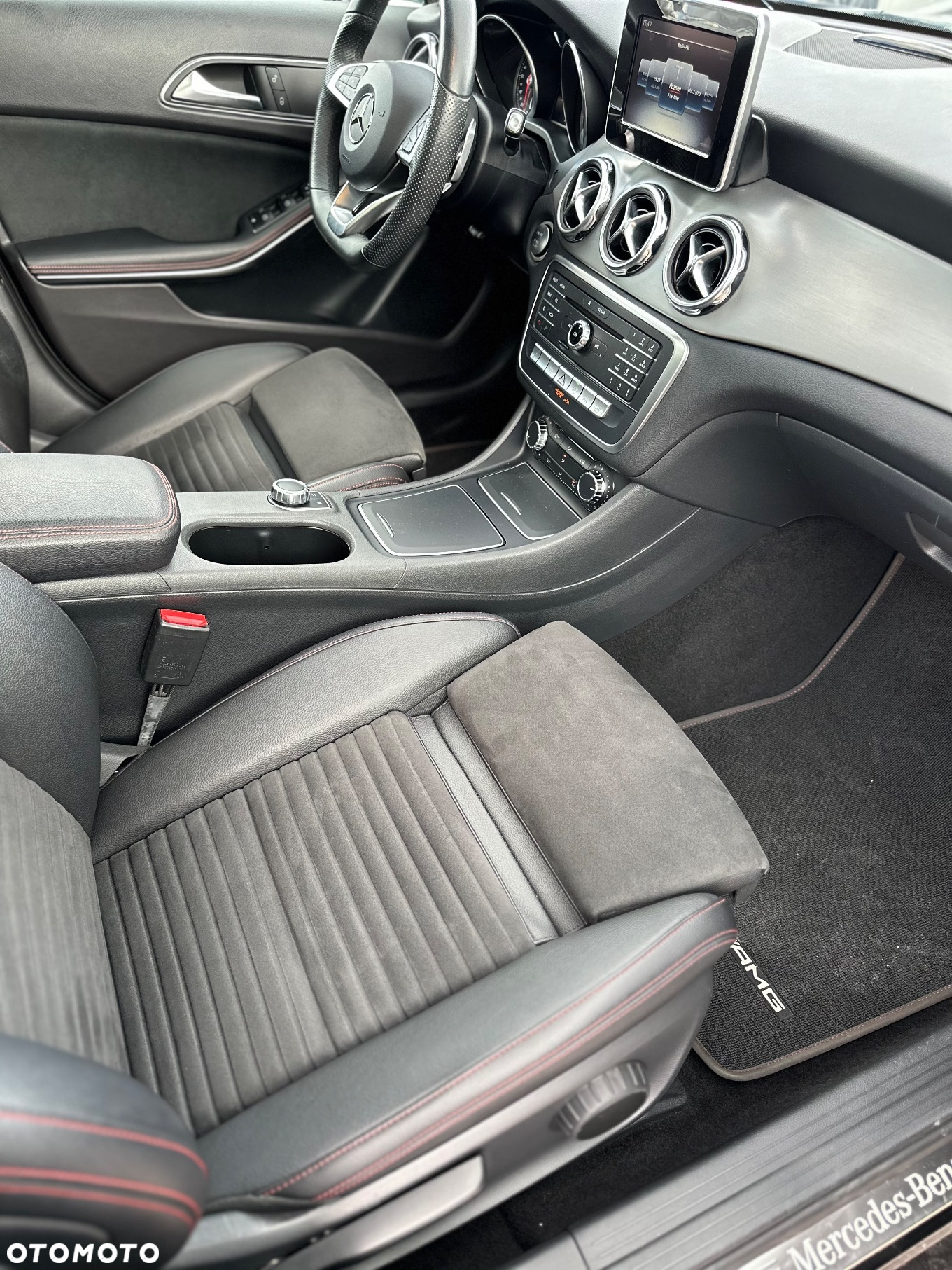 Mercedes-Benz GLA 180 7G-DCT AMG Line - 9