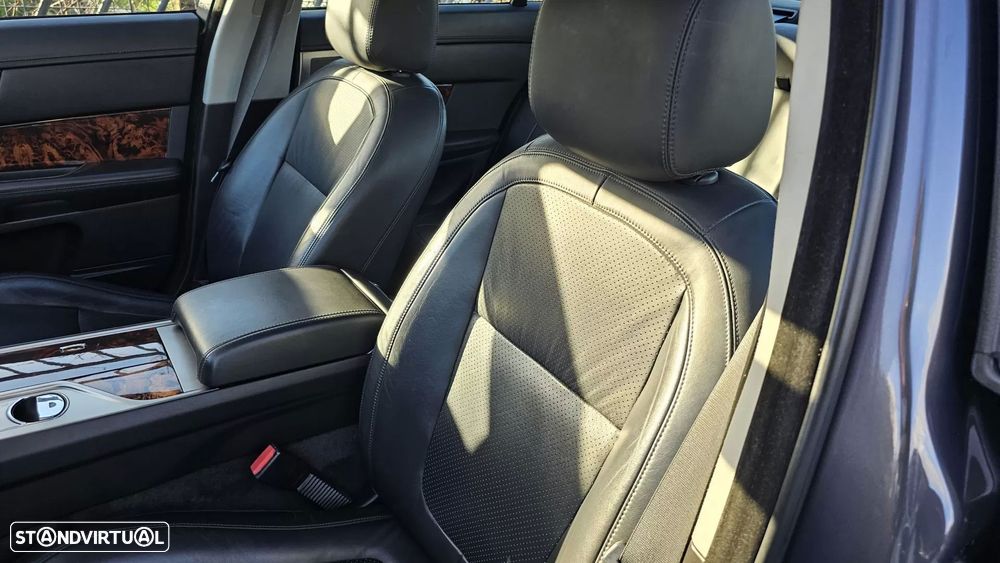 Jaguar XF 2.7 D V6 Premium Luxury - 25