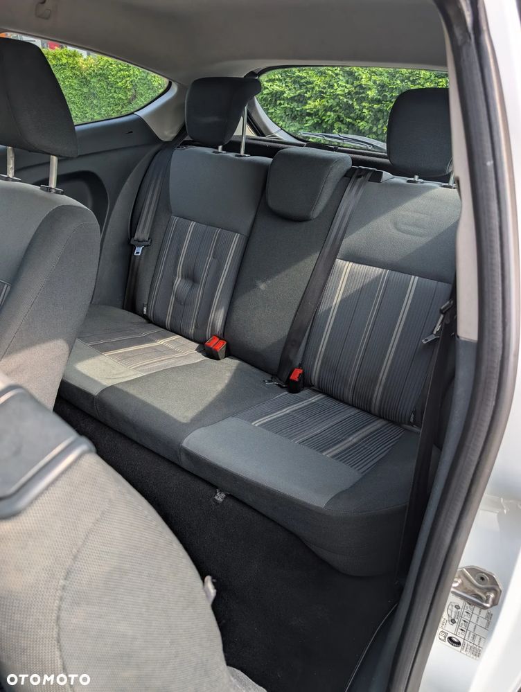 Ford Fiesta 1.4 TDCi Ambiente - 19