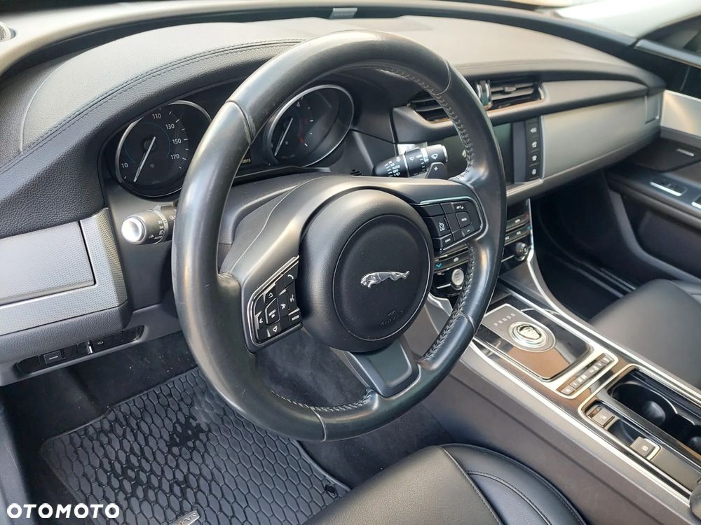 Jaguar XF - 16