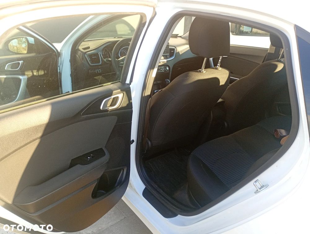 Kia Ceed 1.6 CRDi SCR M - 25