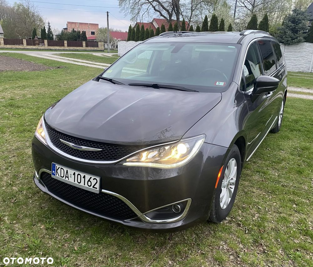 Chrysler Pacifica - 5