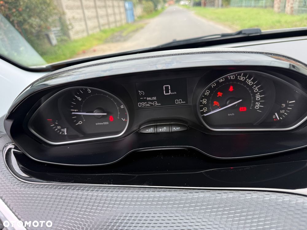 Peugeot 2008 1.2 Pure Tech GPF Allure S&S - 24