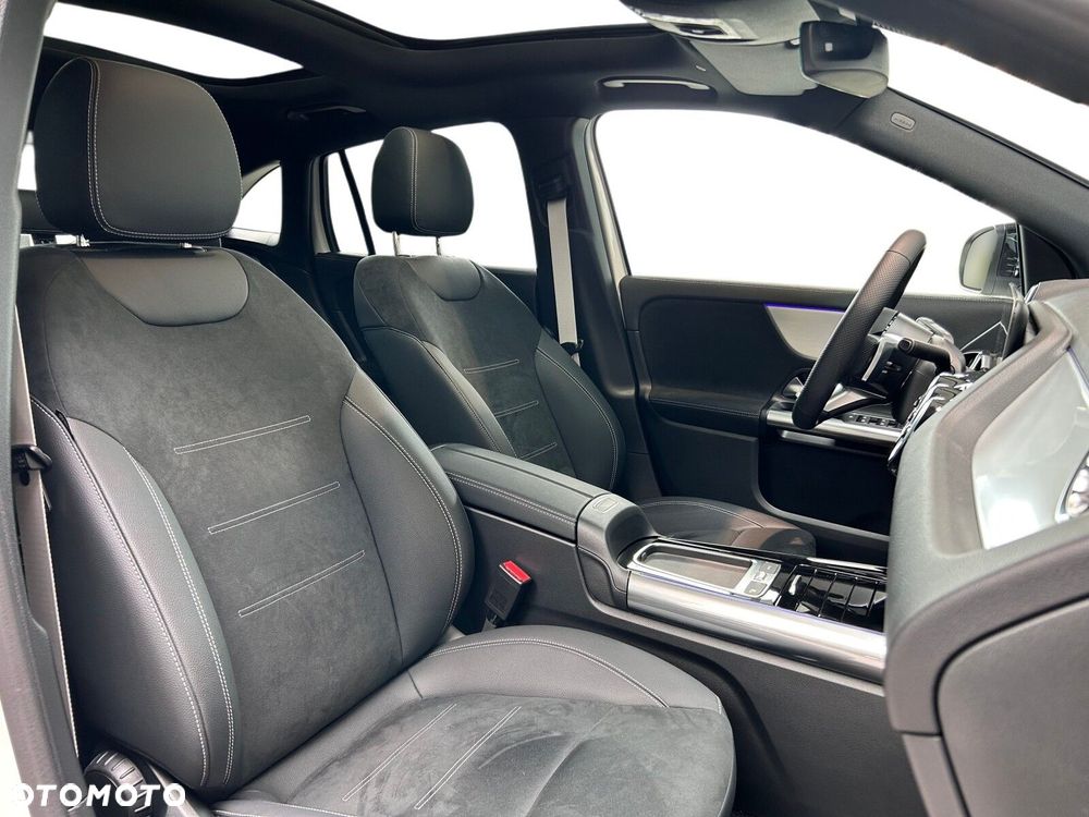 Mercedes-Benz GLA - 9