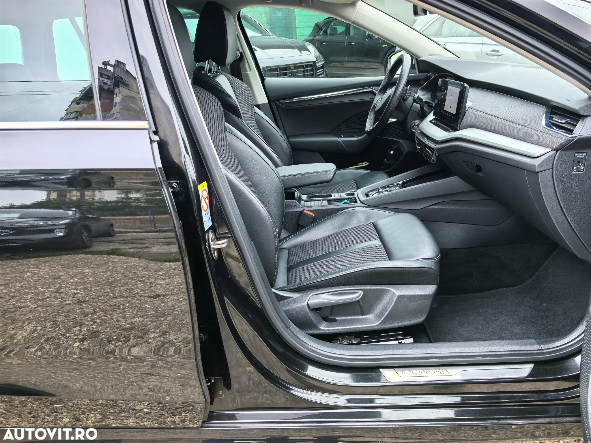 Skoda Octavia Combi 2.0 TDI DSG Style - 14