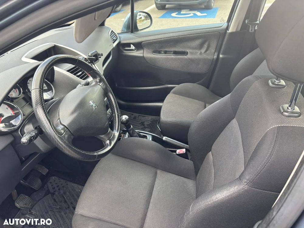 Peugeot 207 1.6HDI Premium - 12