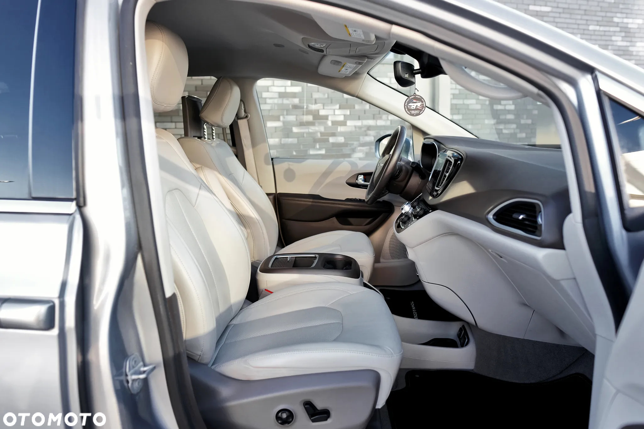 Chrysler Pacifica - 27