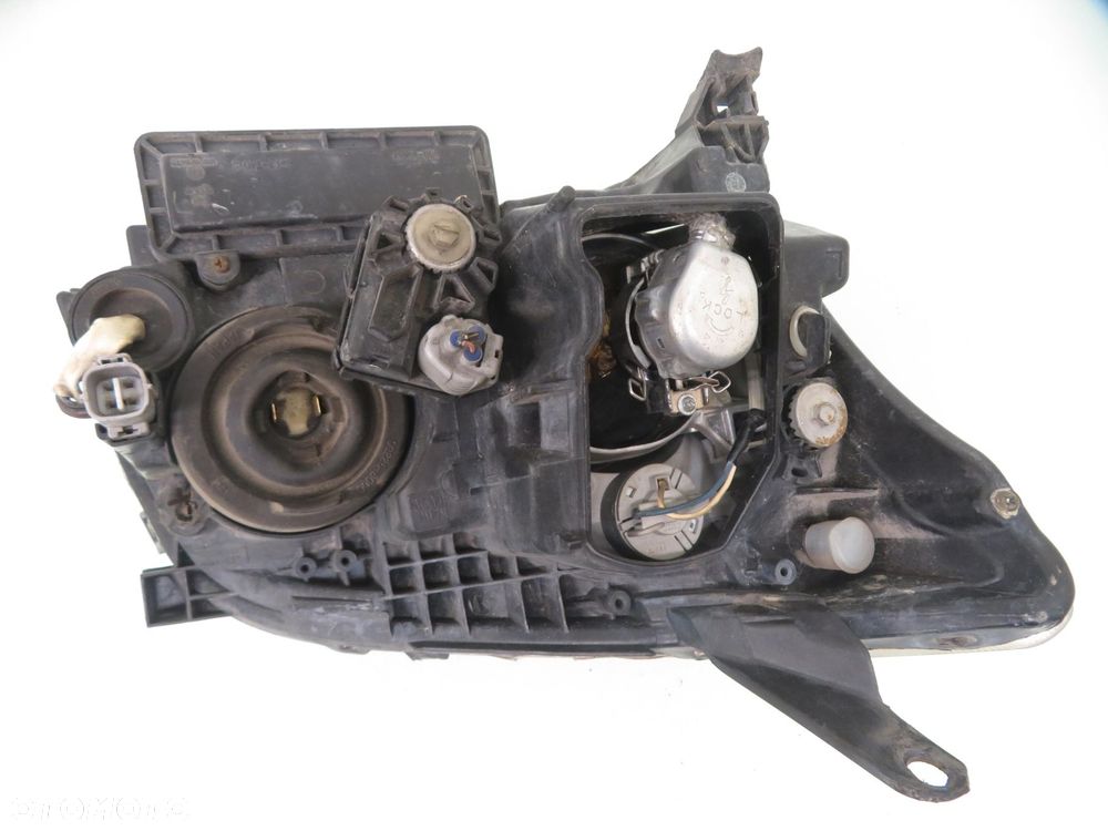 LAMPA LEWA PRZEDNIA TOYOTA AVENSIS II T25 XENON - 3