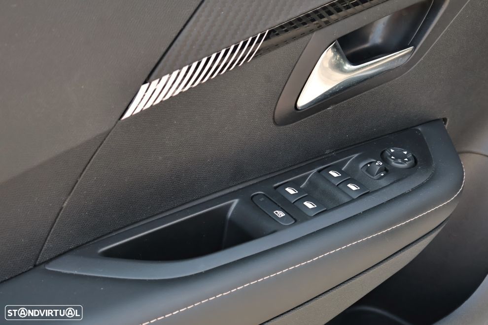 Peugeot 208 1.2 PureTech Allure - 15