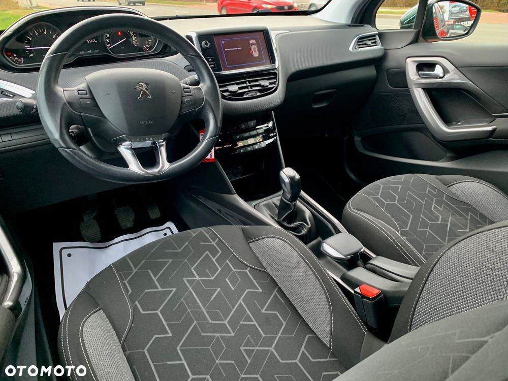 Peugeot 2008 1.2 Pure Tech Style EU6 - 17