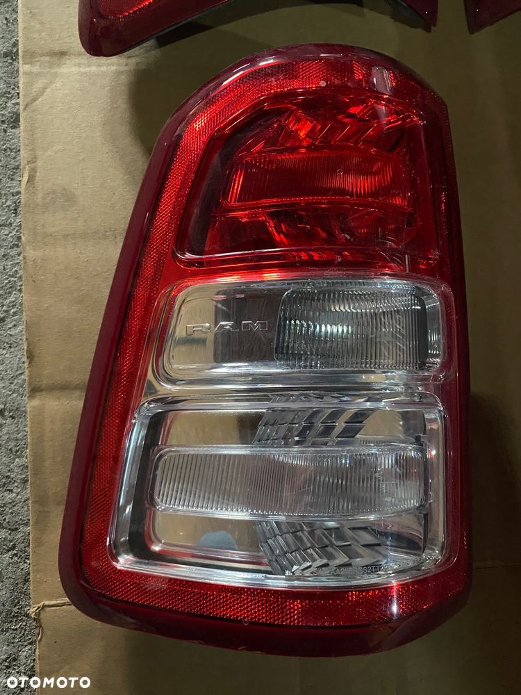 Lampa Lewa Prawa Dodge Ram V 1500  2019- - 4