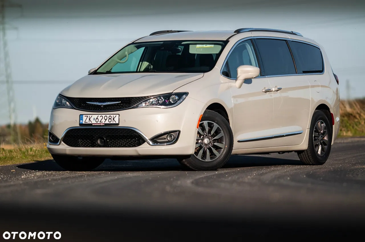 Chrysler Pacifica - 5