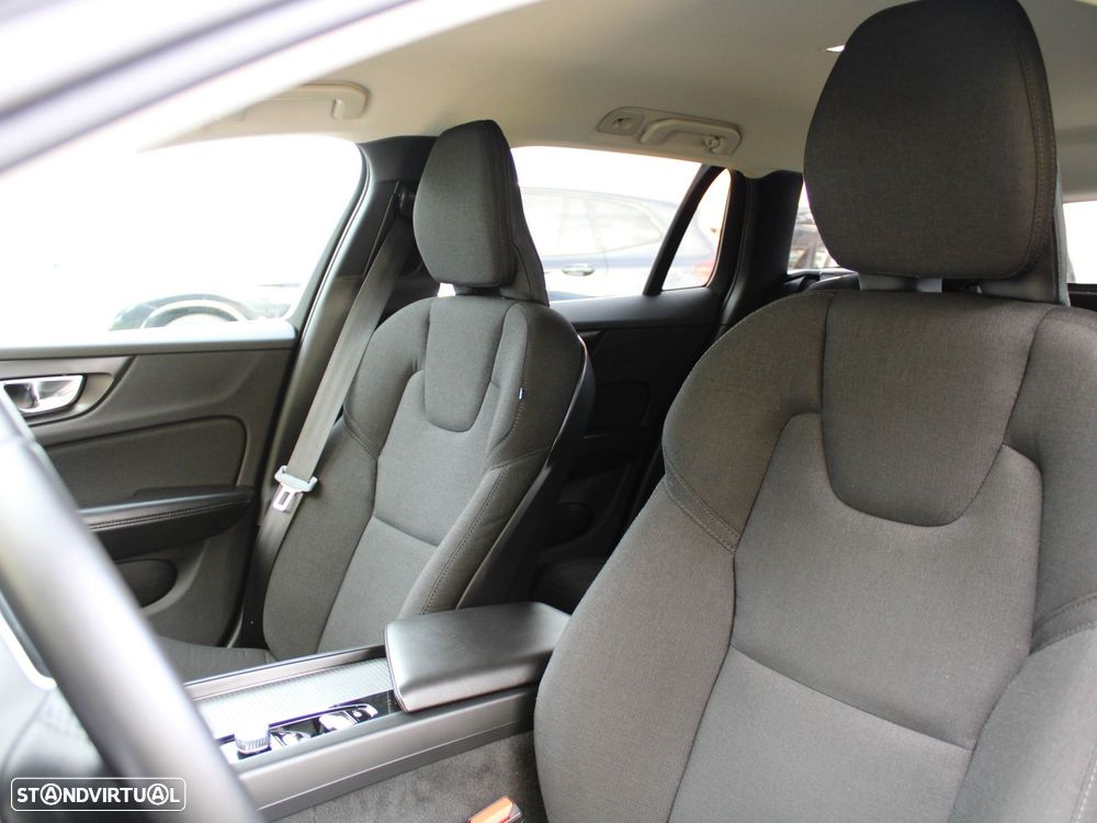 Volvo V60 2.0 D3 Momentum Plus Geartronic - 25