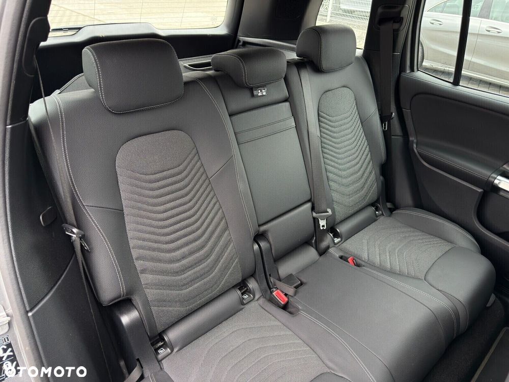 Mercedes-Benz GLB - 30
