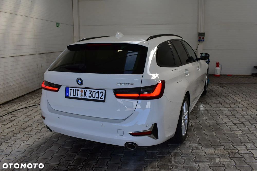 BMW Seria 3 320e Luxury Line - 11