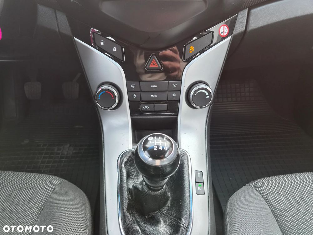 Chevrolet Cruze - 26