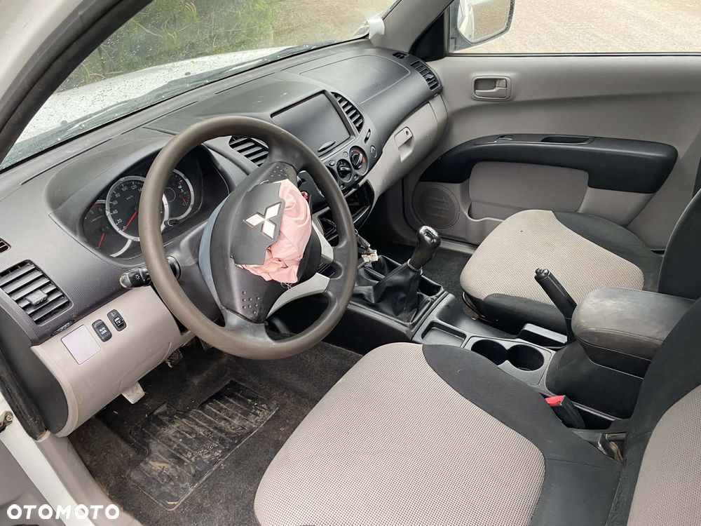 Mitsubishi L200 - 10