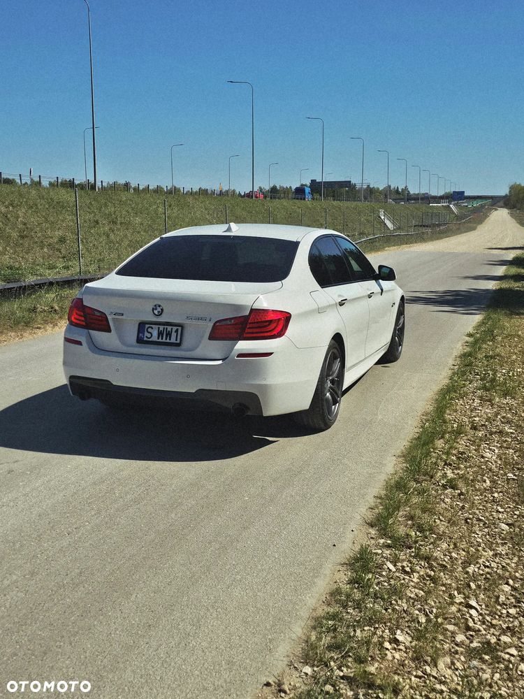 BMW Seria 5 535i xDrive - 11