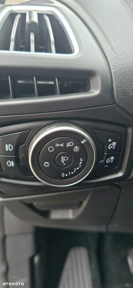 Ford Focus 1.0 EcoBoost Titanium - 25